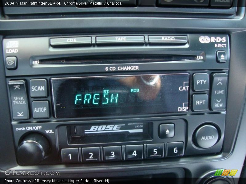 Chrome Silver Metallic / Charcoal 2004 Nissan Pathfinder SE 4x4