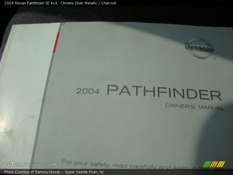 Chrome Silver Metallic / Charcoal 2004 Nissan Pathfinder SE 4x4