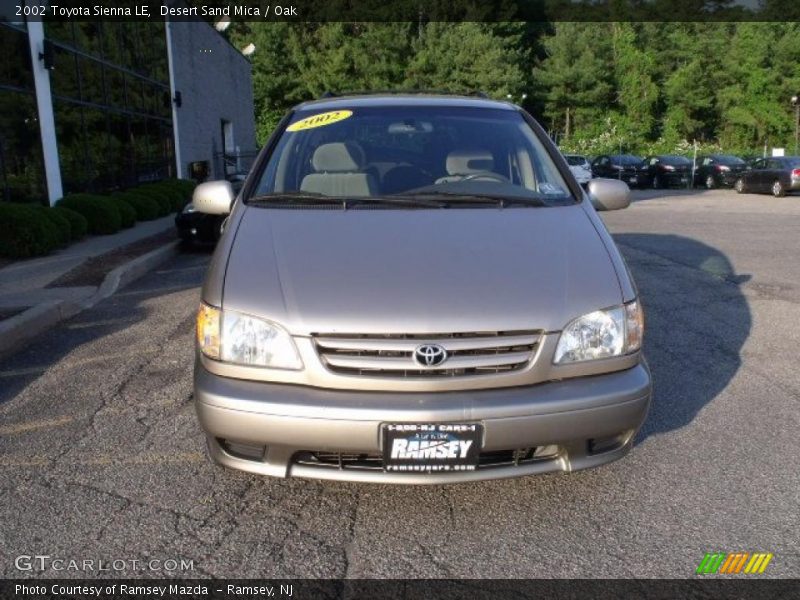 Desert Sand Mica / Oak 2002 Toyota Sienna LE