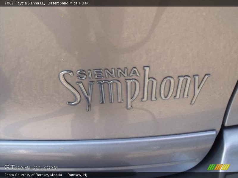 Desert Sand Mica / Oak 2002 Toyota Sienna LE