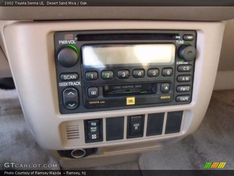 Desert Sand Mica / Oak 2002 Toyota Sienna LE