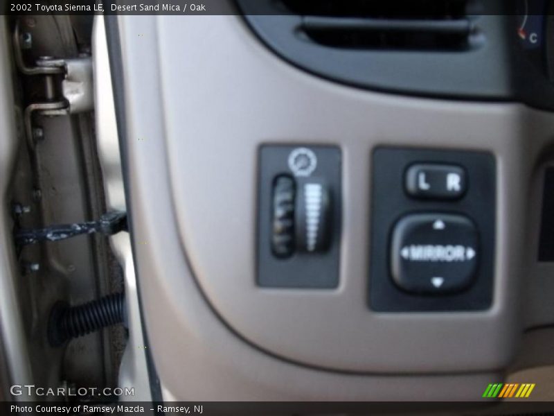 Desert Sand Mica / Oak 2002 Toyota Sienna LE