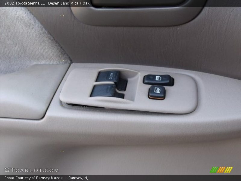 Desert Sand Mica / Oak 2002 Toyota Sienna LE