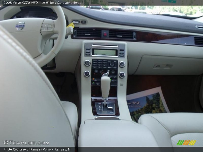Ice White / Sandstone Beige 2008 Volvo XC70 AWD