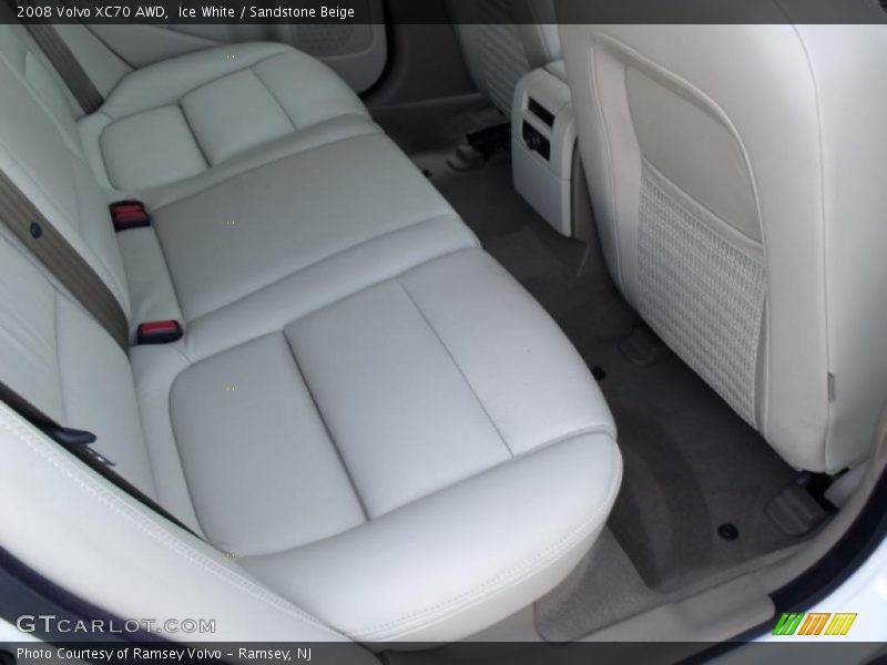 Ice White / Sandstone Beige 2008 Volvo XC70 AWD