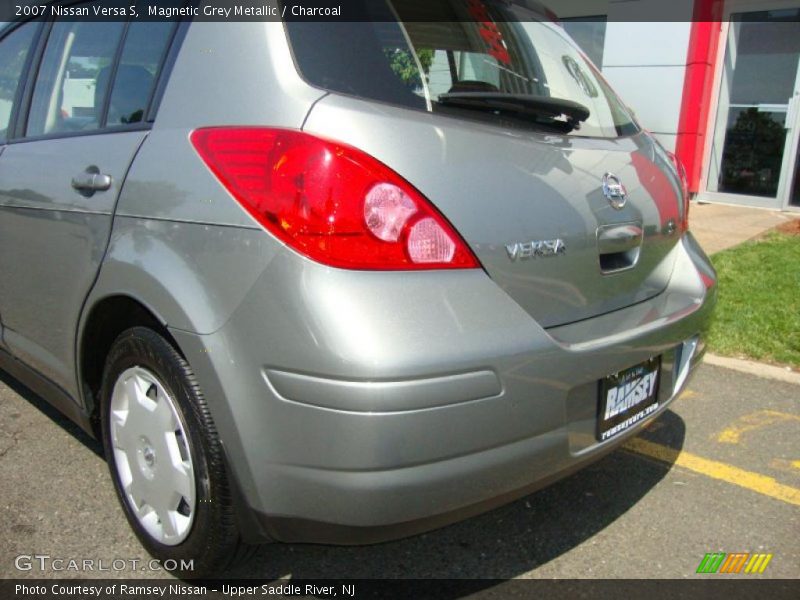 Magnetic Grey Metallic / Charcoal 2007 Nissan Versa S