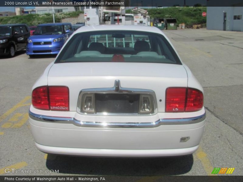 White Pearlescent Tricoat / Medium Parchment 2000 Lincoln LS V6