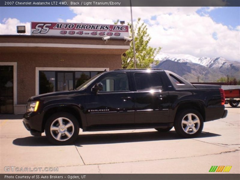 Black / Light Titanium/Ebony 2007 Chevrolet Avalanche LTZ 4WD