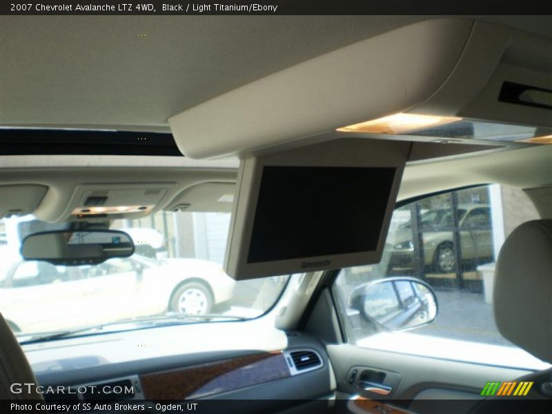 Black / Light Titanium/Ebony 2007 Chevrolet Avalanche LTZ 4WD