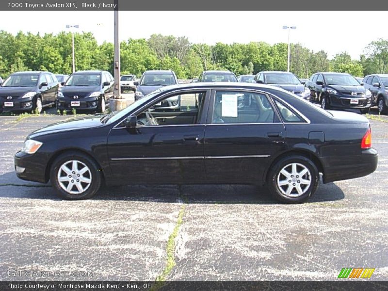 Black / Ivory 2000 Toyota Avalon XLS