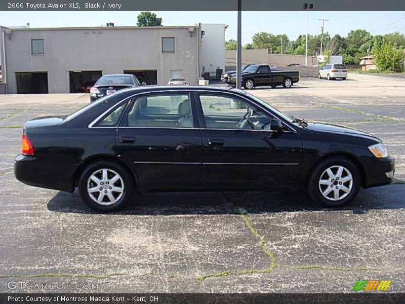 Black / Ivory 2000 Toyota Avalon XLS
