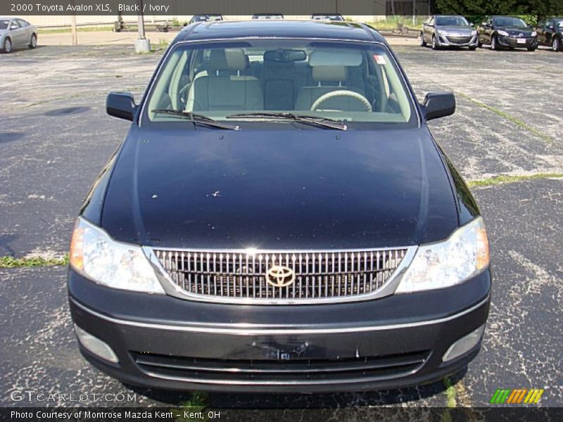 Black / Ivory 2000 Toyota Avalon XLS