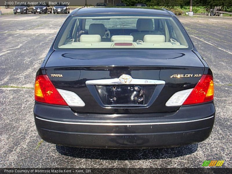 Black / Ivory 2000 Toyota Avalon XLS
