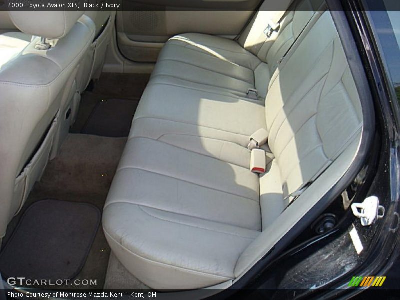 Black / Ivory 2000 Toyota Avalon XLS