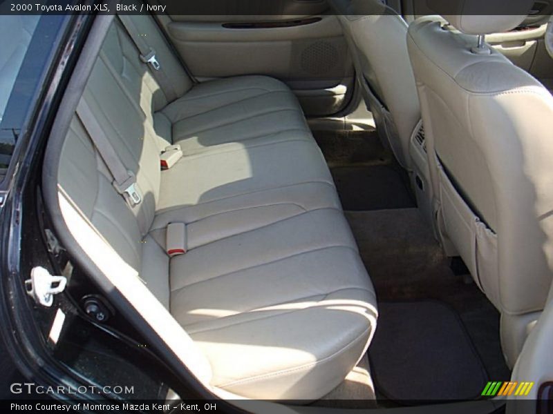 Black / Ivory 2000 Toyota Avalon XLS