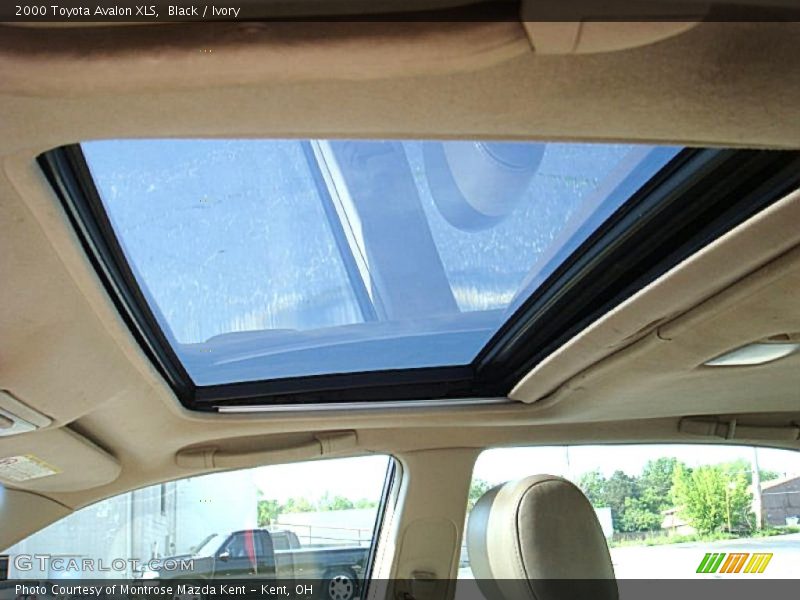 Black / Ivory 2000 Toyota Avalon XLS