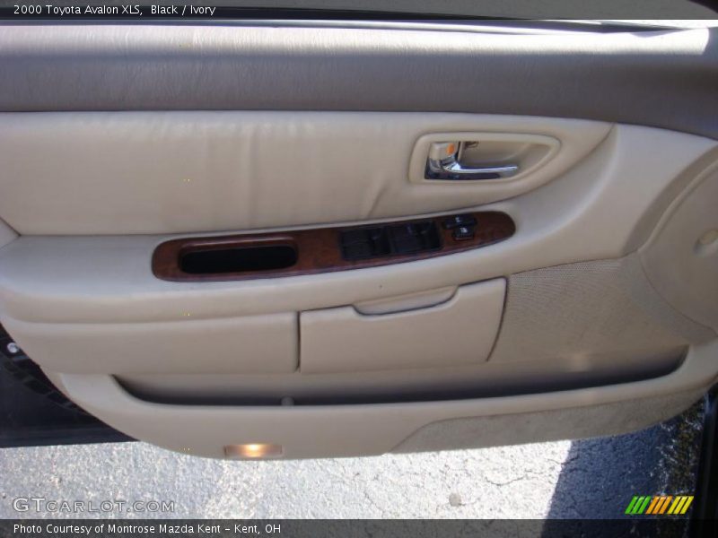 Black / Ivory 2000 Toyota Avalon XLS