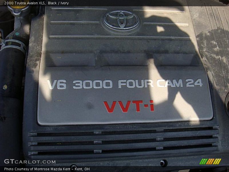 Black / Ivory 2000 Toyota Avalon XLS