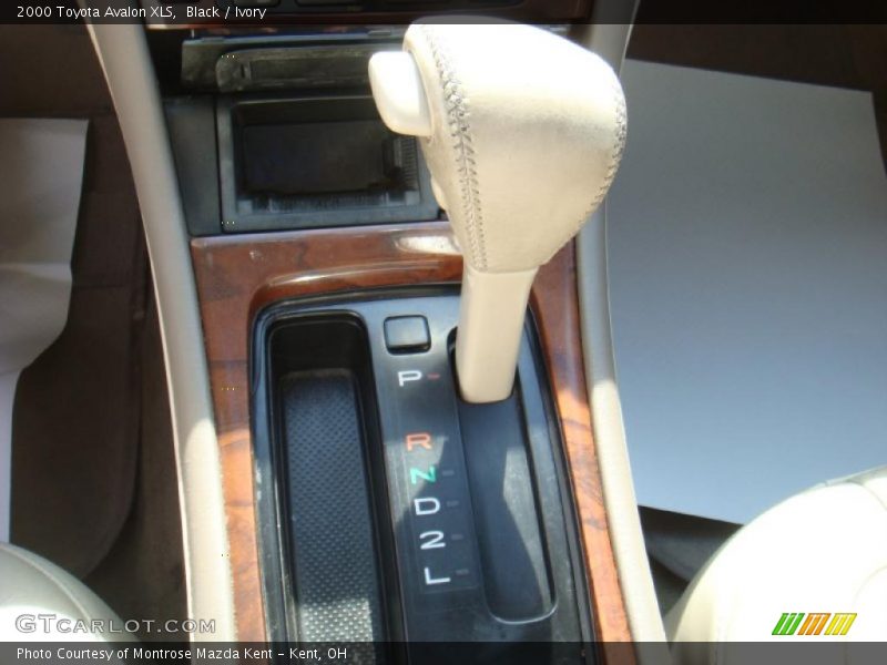 Black / Ivory 2000 Toyota Avalon XLS