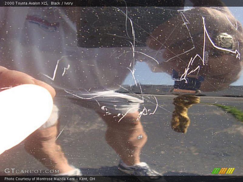 Black / Ivory 2000 Toyota Avalon XLS