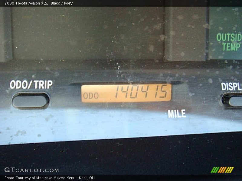 Black / Ivory 2000 Toyota Avalon XLS