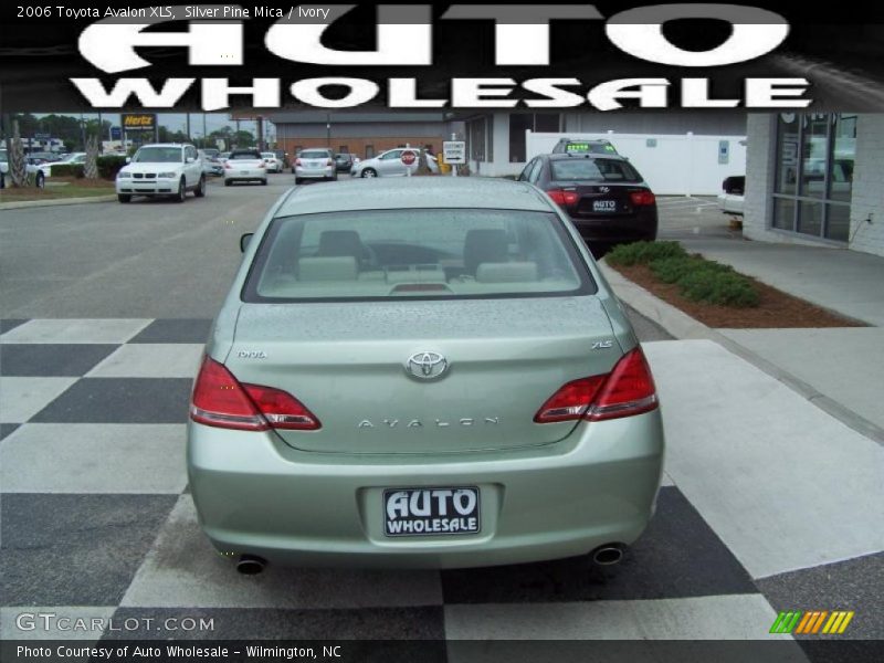 Silver Pine Mica / Ivory 2006 Toyota Avalon XLS