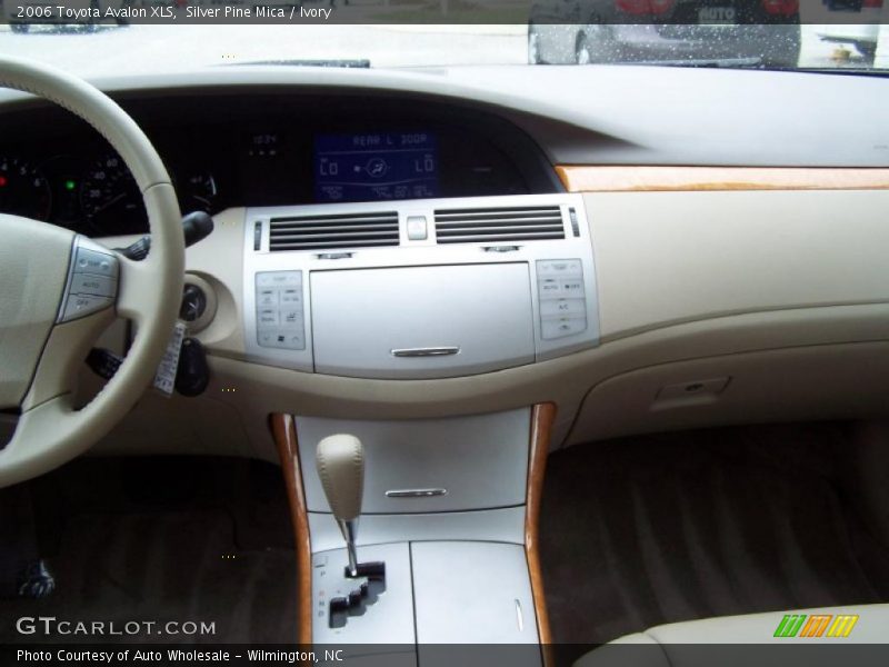 Silver Pine Mica / Ivory 2006 Toyota Avalon XLS