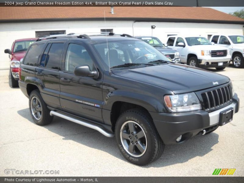 Front 3/4 View of 2004 Grand Cherokee Freedom Edition 4x4