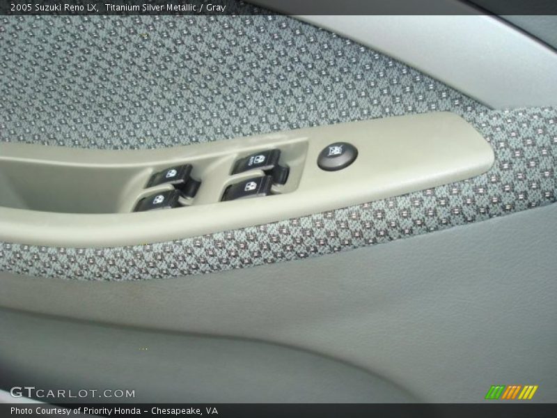 Titanium Silver Metallic / Gray 2005 Suzuki Reno LX