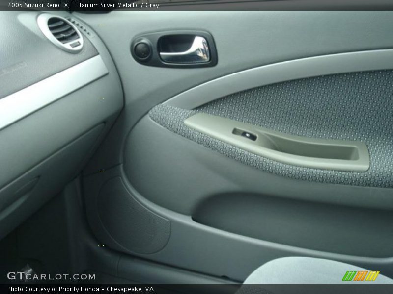 Titanium Silver Metallic / Gray 2005 Suzuki Reno LX