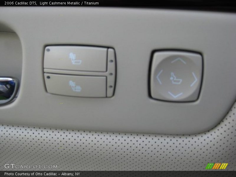 Light Cashmere Metallic / Titanium 2006 Cadillac DTS