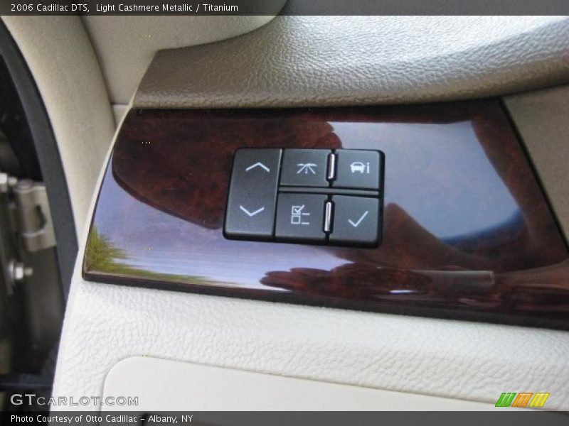Light Cashmere Metallic / Titanium 2006 Cadillac DTS