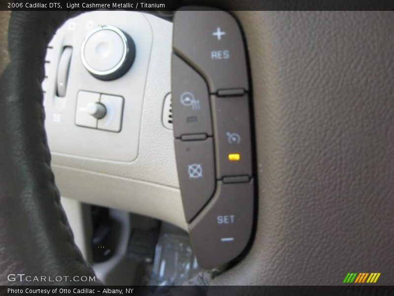 Light Cashmere Metallic / Titanium 2006 Cadillac DTS