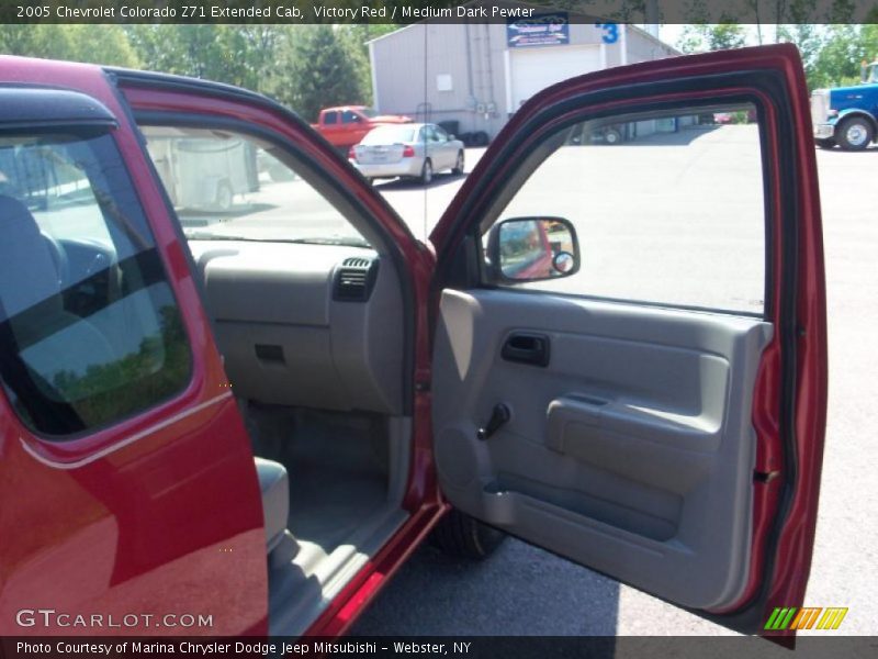 Victory Red / Medium Dark Pewter 2005 Chevrolet Colorado Z71 Extended Cab