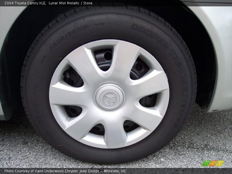Lunar Mist Metallic / Stone 2004 Toyota Camry XLE