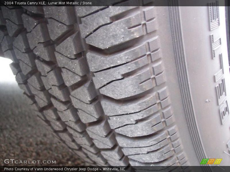 Lunar Mist Metallic / Stone 2004 Toyota Camry XLE