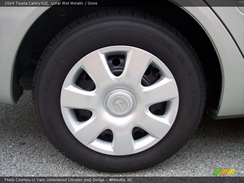 Lunar Mist Metallic / Stone 2004 Toyota Camry XLE