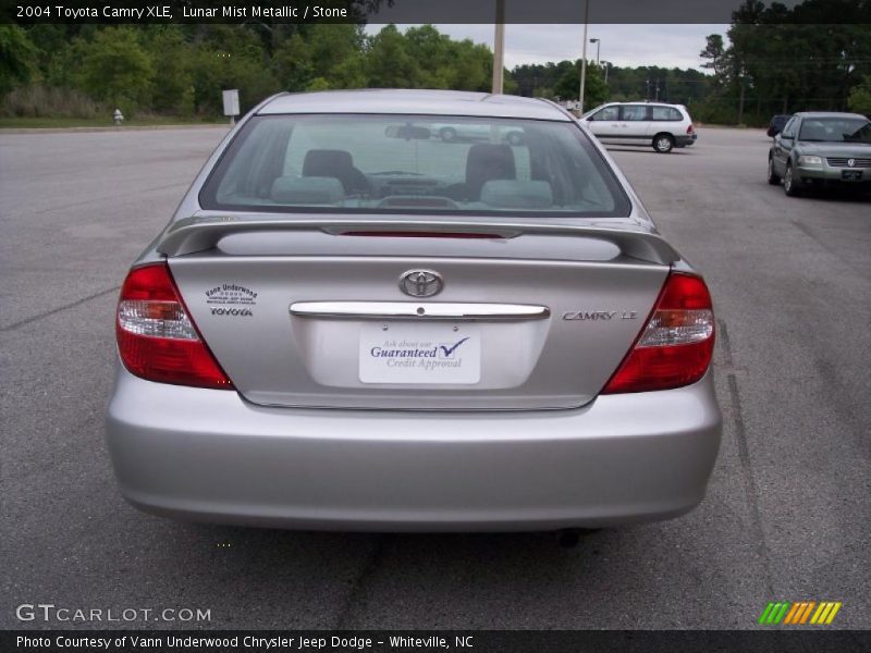 Lunar Mist Metallic / Stone 2004 Toyota Camry XLE