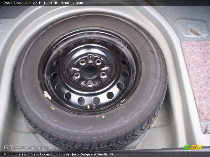 Lunar Mist Metallic / Stone 2004 Toyota Camry XLE