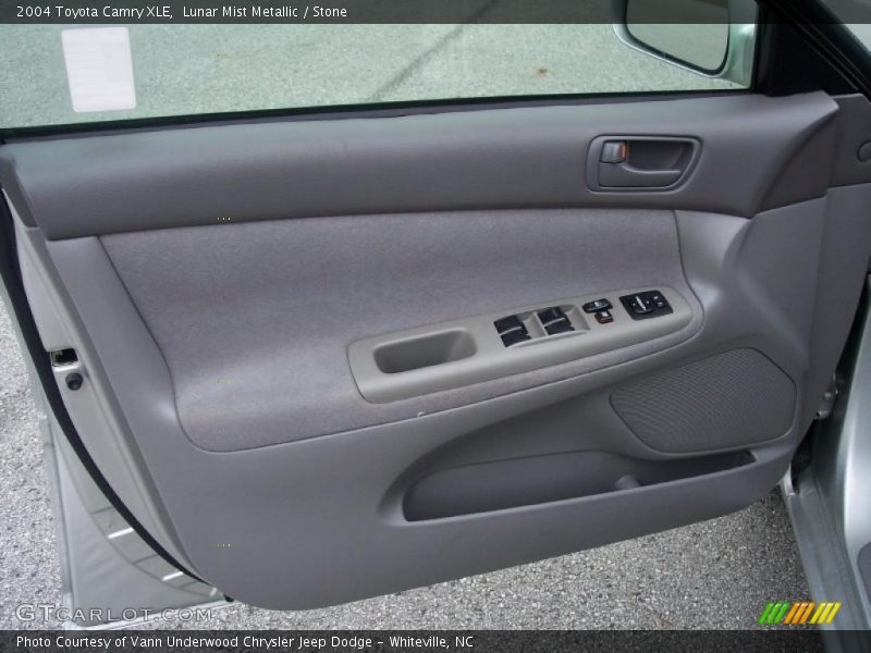 Lunar Mist Metallic / Stone 2004 Toyota Camry XLE