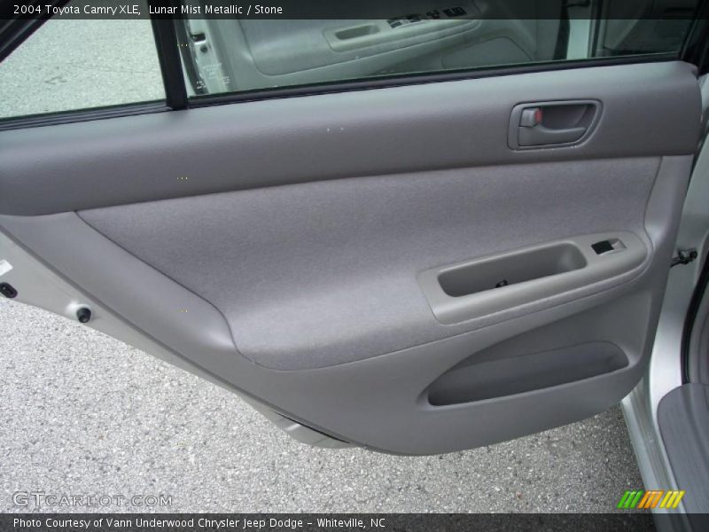 Lunar Mist Metallic / Stone 2004 Toyota Camry XLE