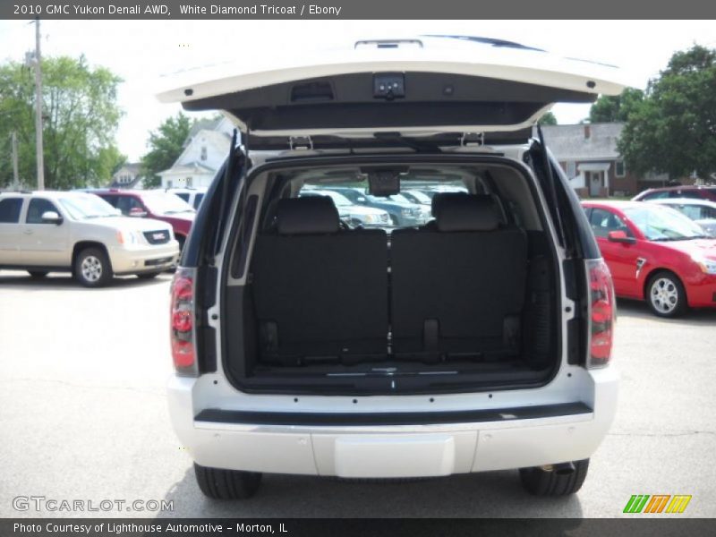 White Diamond Tricoat / Ebony 2010 GMC Yukon Denali AWD