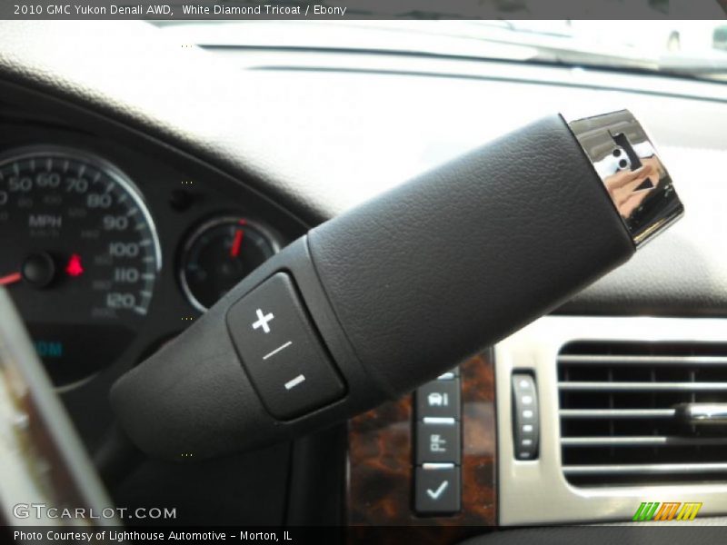 White Diamond Tricoat / Ebony 2010 GMC Yukon Denali AWD