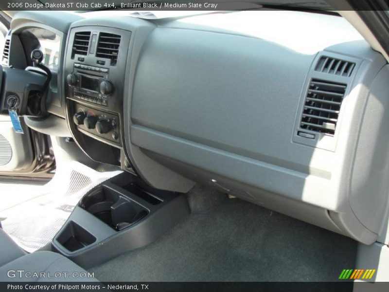 Brilliant Black / Medium Slate Gray 2006 Dodge Dakota ST Club Cab 4x4