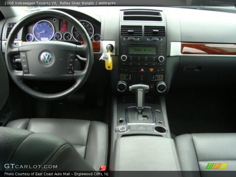 Reflex Silver Metallic / Anthracite 2006 Volkswagen Touareg V6