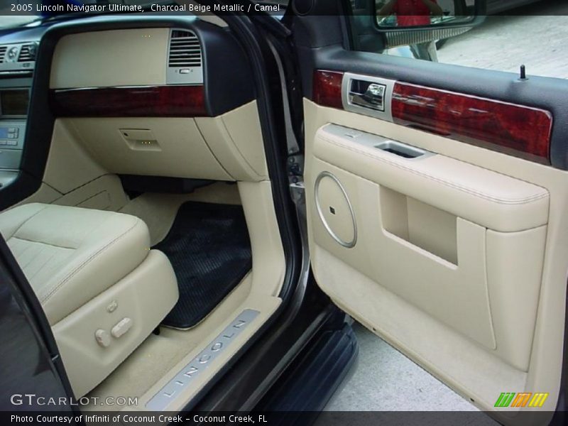 Charcoal Beige Metallic / Camel 2005 Lincoln Navigator Ultimate