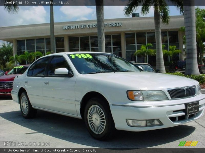 Arctic White Pearl / Black 1996 Infiniti I 30