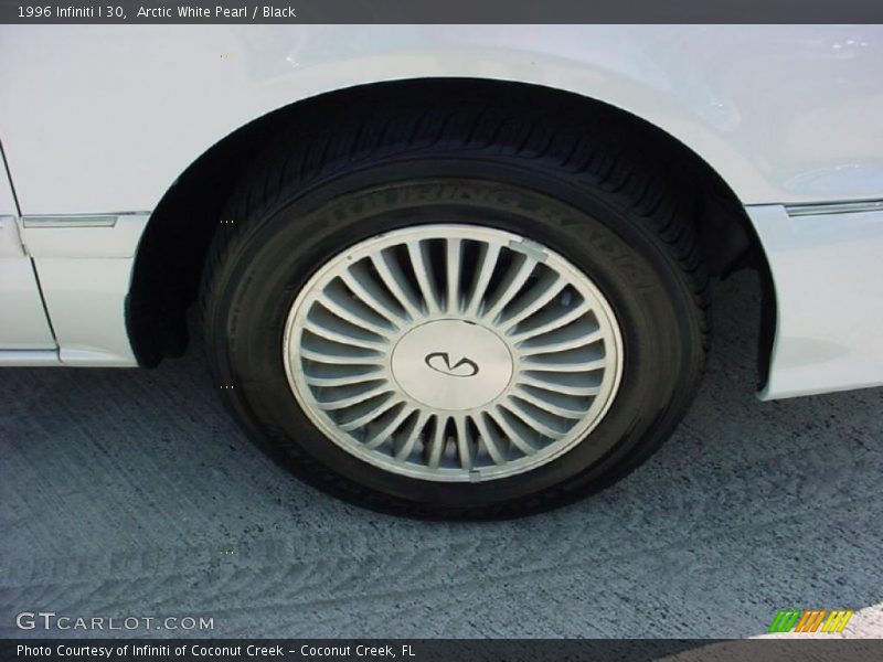 Arctic White Pearl / Black 1996 Infiniti I 30