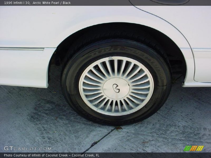 Arctic White Pearl / Black 1996 Infiniti I 30