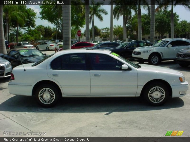 Arctic White Pearl / Black 1996 Infiniti I 30